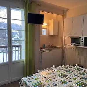 Appartement Studio Avec Balcon, Vue Dégagée Et Parking - Séjours De 3 Nuits Minimum, La Bourboule